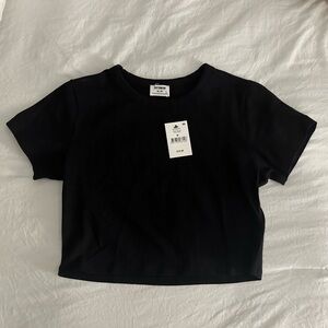 Black cropped t-shirt, never worn, cotton on, size medium